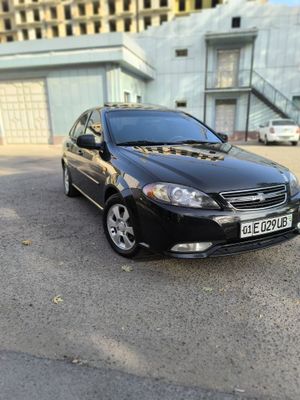 Lacetti gentra srochna sotiladi
