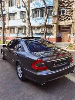 Mercedes-Benz W211 E550