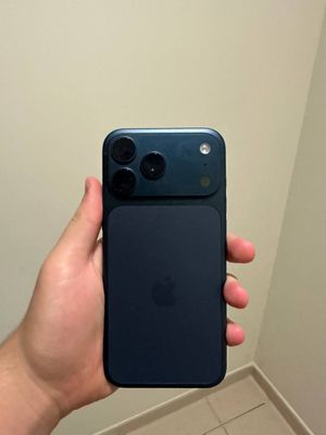 apple iphone 17 pro max blue