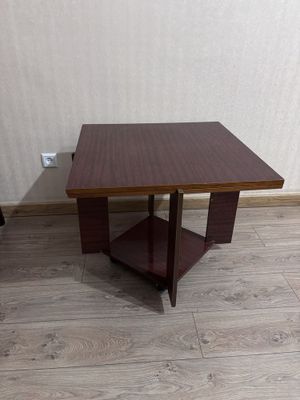 Продам столик жирнальный,комод для спальни, шкаф для спальни