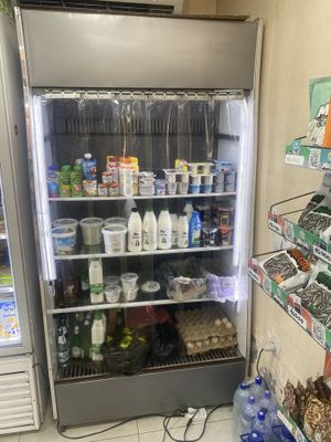 Витрина холодилник сотилади