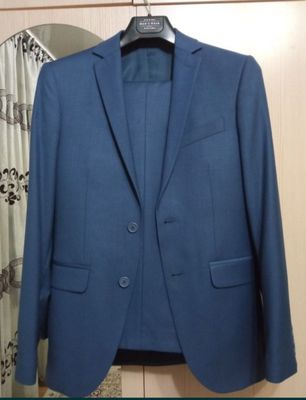 Продам б/у костюм тройку. На 13,14 лет