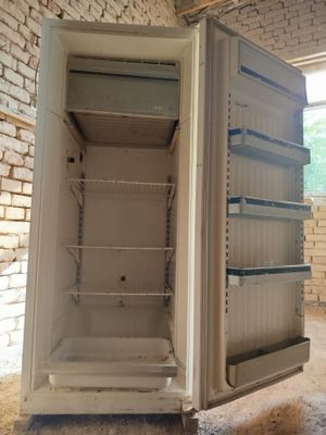 Xolodilnik sotiladi xolati yaxshi yangidek
