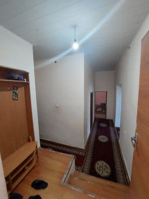 Qarshi Shahar markazidagi 3 xonali (+3 balkon) kvartira sotiladi