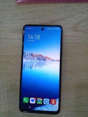 Продается телефон Tecno Spark go