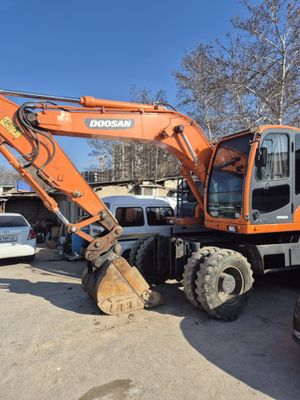 Ekskavator DOOSAN 140 sotiladi