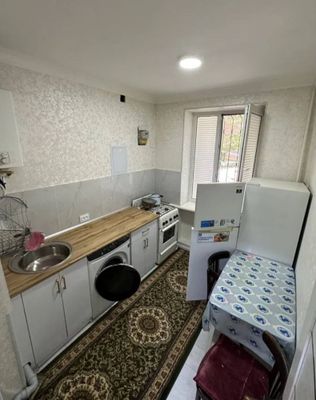 Kvartiraga sherik kerak 1 kishi faqat Novomoskovskayada