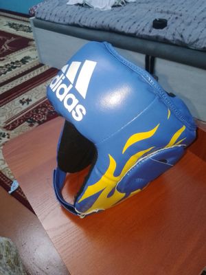 MMA komplekt shlem perchatka VA boshqanarsala