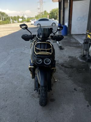 Srochni tank skuter sotiladi