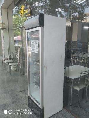 Срочно продается Витрина Холодильник