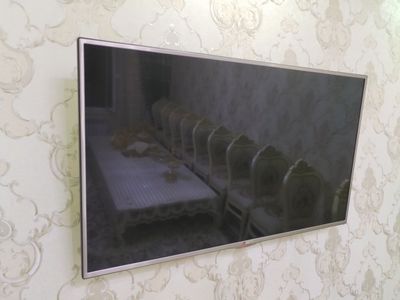 LG televizor 49 talik
