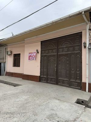 Hovli sotiladi,srochno uy sotiladi