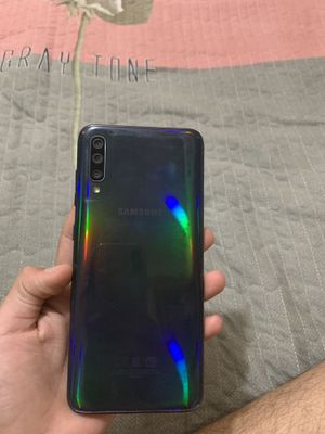 Galaxy a70, holati yaxwi 10/7 aybi ekran almashtrsh kk batareyka 10/6.