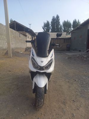 Sotiladi skuter yaxshi holati