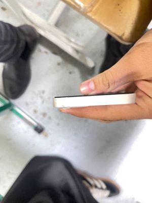 iphone 11 tel bitta caqasi bor hamma joyi radnoy