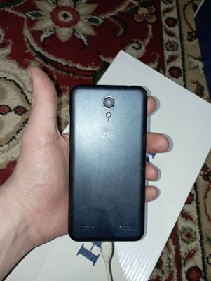 ZTE Blade A-520.