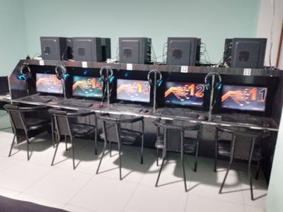 Game klub komyterxona sotiladi