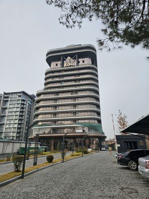 Бизнес Центр Zarafshan 354м2 Улица Бобура Ориентир: Piramit Tower