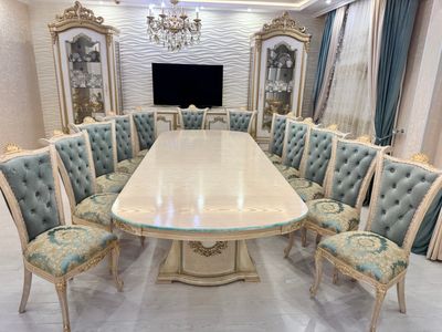 Стол-стульчик сотилади