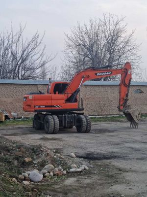 Экскаватор DOOSAN dx 140W СРОЧНО сотилади