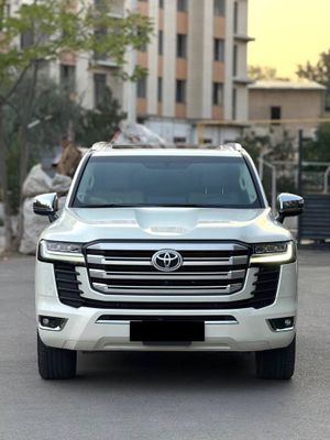 Toyota Land Cruiser 300 возможно приобрести в рассрочку
