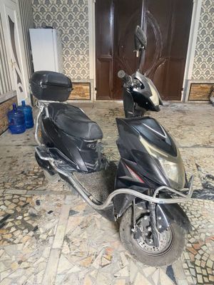 Skuter electroni aybi akumlatir