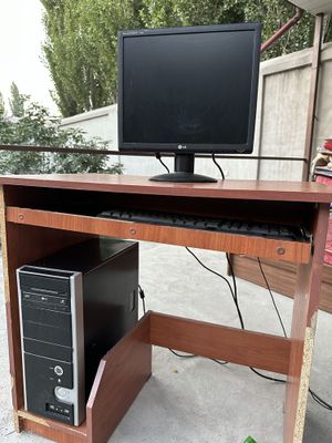 LG flatron L1734S monitor va LG keys stoli bilan birga sotiladi