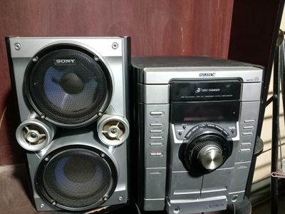 Продаётся музыкальный центр хорошее состояние