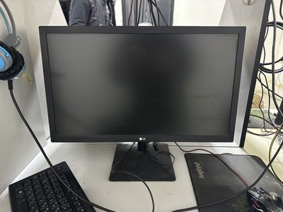 Lg 22 monitor Sotiladi. 12 dona bor