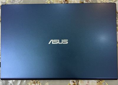 Продаю ноутбук ASUS VivoBook X415JF в отличном состоянии