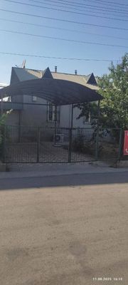 Дом с двориком,в районе паркенского базара