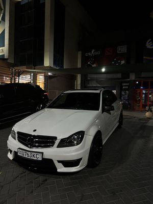 Mercedes benz w204 c63 amg 6.3