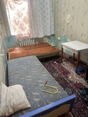 Eski mebel taxta o’tin oybek metroda 1-etajda tekinga