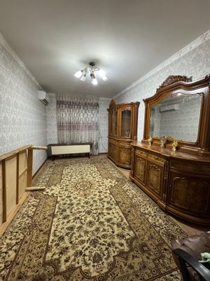 Sheriklikka qizlar bilan turishga bitta qiz kerak