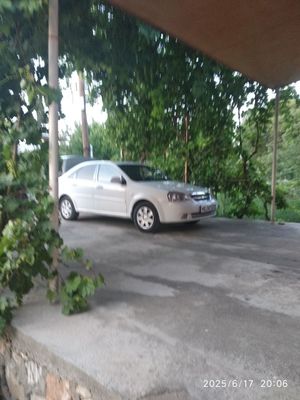 Автомабил ласетти