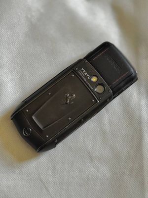 Продается эксклюзивный телефон Vertu Ferrari Limited Edition