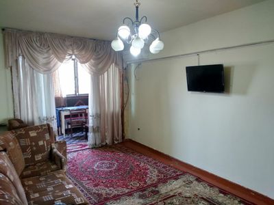 Сдаю 3 комнатная квартира на Бадамзаре, ориентир Монетный двор. С обст