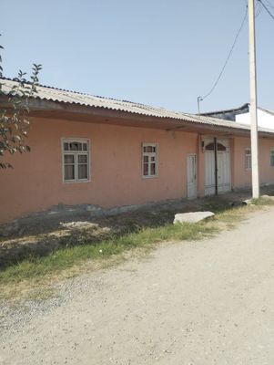 Sotiladi uy va yer Qo'shtepa tuman xumdon 5.5 sotix yer sotiladi
