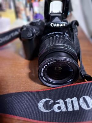 Canon EOS1100D Holati zor Fleshka,zaryatchiklar bor narixini kelishamz