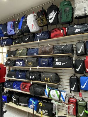 Большой выбор спортивных сумок и рюкзаков от популярных брендов