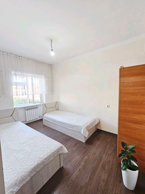 Продаётся 2-комнатная квартира у метро Сергели