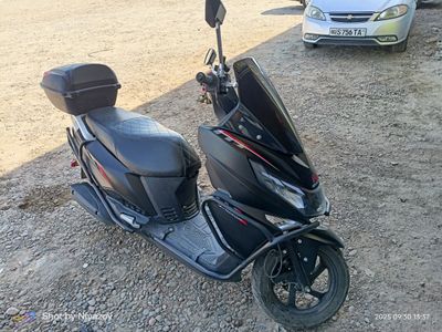 Скутер Qiumotors 150 cc