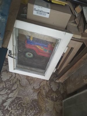 Рамы оконные старые.
