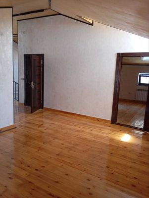 Сдаётся участок.Новостройка.3сотки, мансарда, 7комнат+подвал. Ханабад.