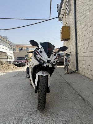 Спотрбайк yamaha r 3