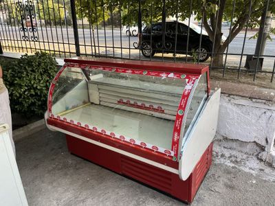 Vetrina sotiladi !!!