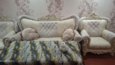 Диван с двумя креслами + стол