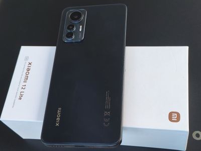 Продам Xiaomi 12 lite Black 8/256 + Xiaomi Buds 3 отличном состоянии