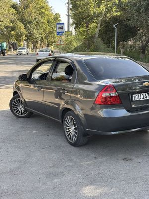 Продам или сдам в аренду нексию 2019 года краска родная.