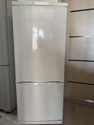 Indesit rabochi holadilnik